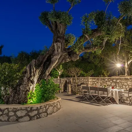 Tierra Verde, Luxury Retreat With 3 Acres Lush Garden Τσιλιβί