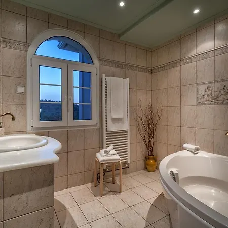 Willa Tierra Verde, Luxury Retreat With 3 Acres Lush Garden