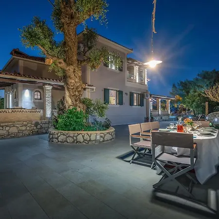 Tierra Verde, Luxury Retreat With 3 Acres Lush Garden Ciliví