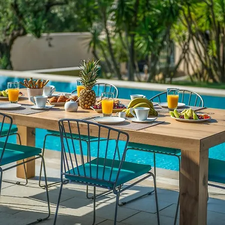 Villa Tierra Verde, Luxury Retreat With 3 Acres Lush Garden