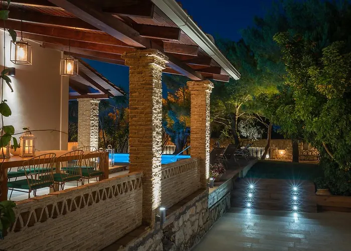 Villa Tierra Verde, Luxury Retreat With 3 Acres Lush Garden *