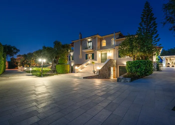 Willa Tierra Verde, Luxury Retreat With 3 Acres Lush Garden