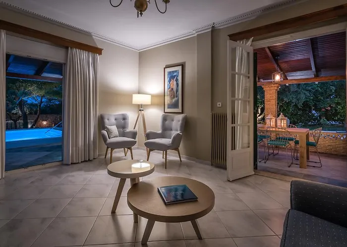 Tierra Verde, Luxury Retreat With 3 Acres Lush Garden