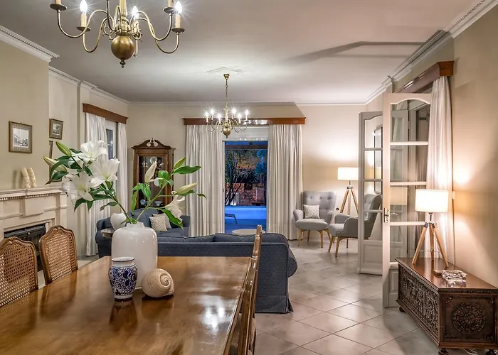 Villa Tierra Verde, Luxury Retreat With 3 Acres Lush Garden *