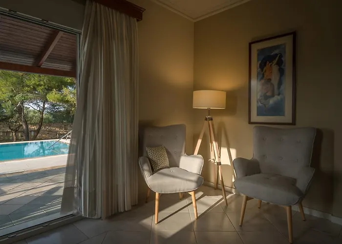 Villa Tierra Verde, Luxury Retreat With 3 Acres Lush Garden