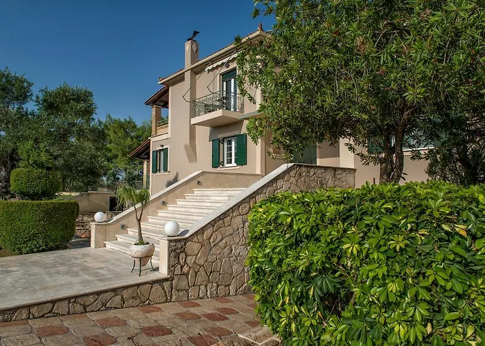 Villa Tierra Verde, Luxury Retreat With 3 Acres Lush Garden