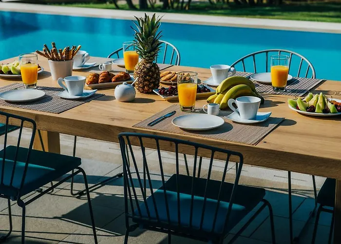 Tierra Verde, Luxury Retreat With 3 Acres Lush Garden