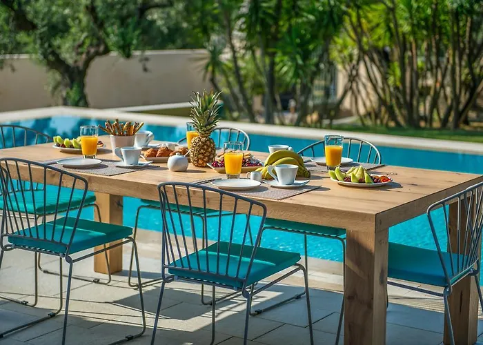 Villa Tierra Verde, Luxury Retreat With 3 Acres Lush Garden