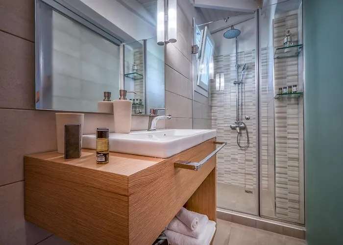 Villa Tierra Verde, Luxury Retreat With 3 Acres Lush Garden *