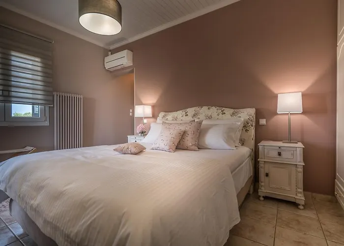 Willa Tierra Verde, Luxury Retreat With 3 Acres Lush Garden