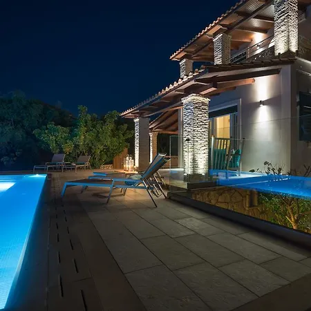 Tierra Verde, Luxury Retreat With 3 Acres Lush Garden تسيليفي