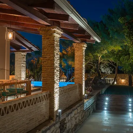 Vilă Tierra Verde, Luxury Retreat With 3 Acres Lush Garden *